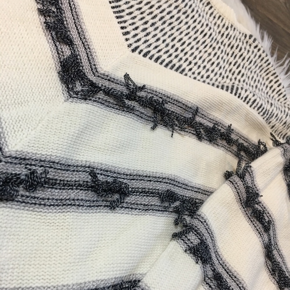 Banana republic chevron fringe pullover - Picture 7 of 8